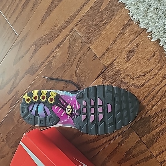 Sneakers - Picture 2 of 2